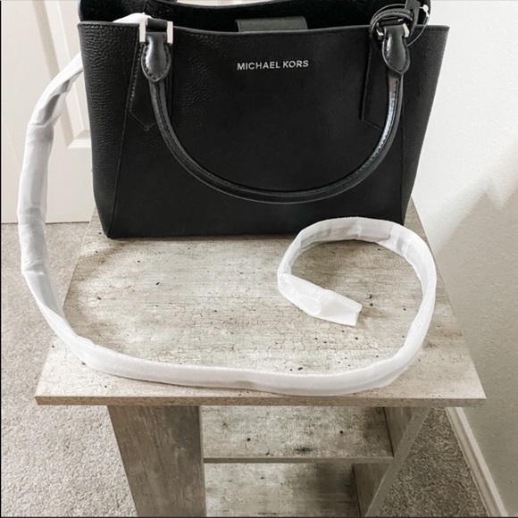 NWT Michael Kors Large Pebble Leather Satchel. - Picture 4 of 8